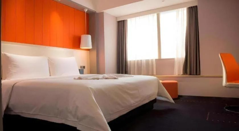 Bed in Aishang Hotel (Lecong Furniture Mall, Foshan)