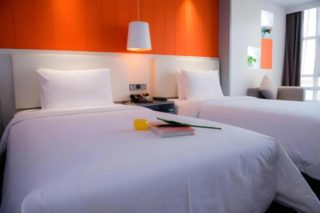 Bed in Aishang Hotel (Lecong Furniture Mall, Foshan)