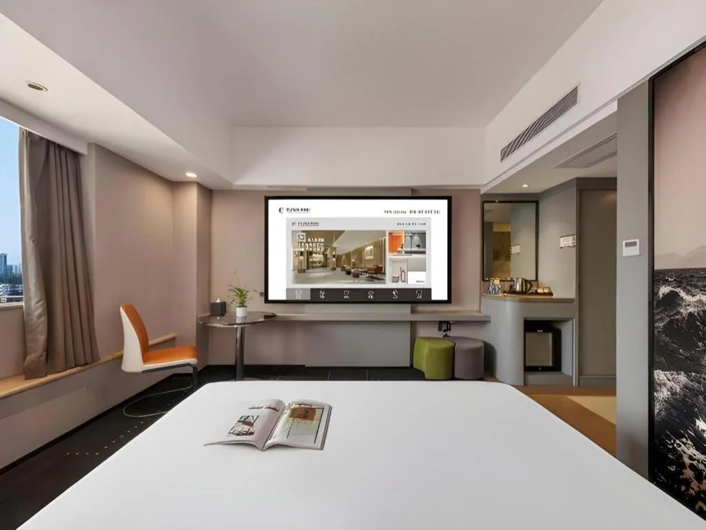 Bed in Aishang Hotel (Lecong Furniture Mall, Foshan)