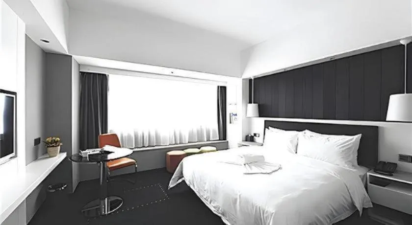 Bed in Aishang Hotel (Lecong Furniture Mall, Foshan)