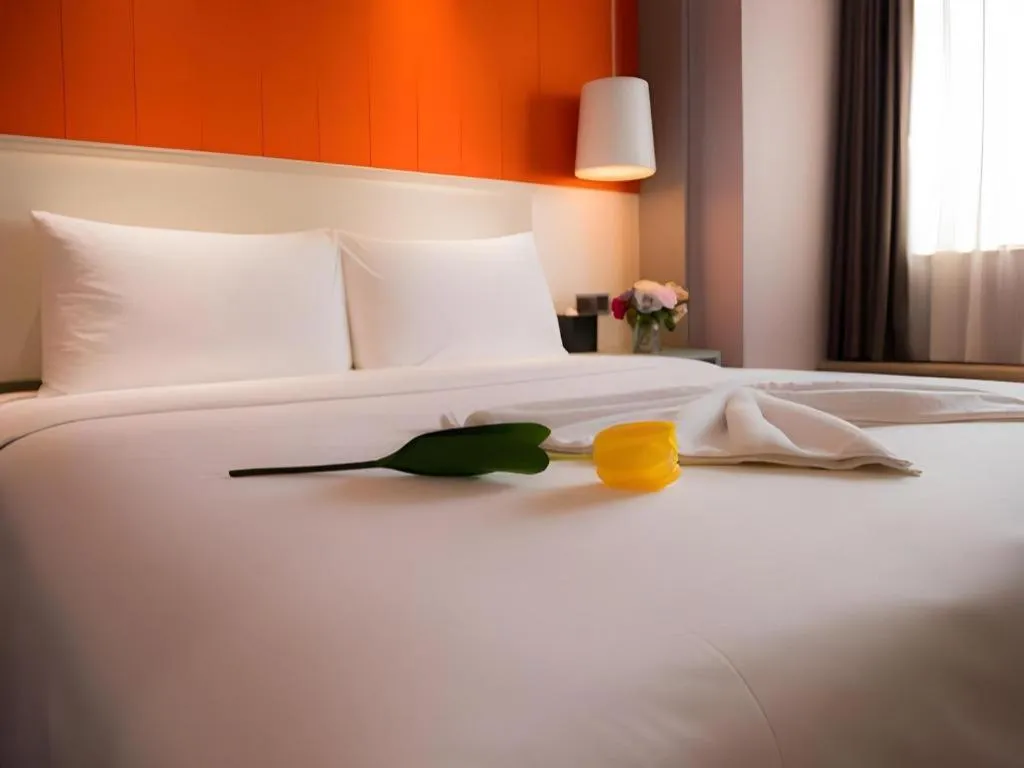 Bed in Aishang Hotel (Lecong Furniture Mall, Foshan)