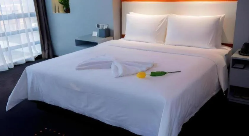 Bed in Aishang Hotel (Lecong Furniture Mall, Foshan)