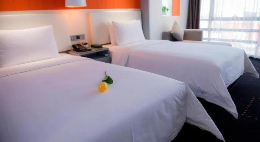 Bed in Aishang Hotel (Lecong Furniture Mall, Foshan)