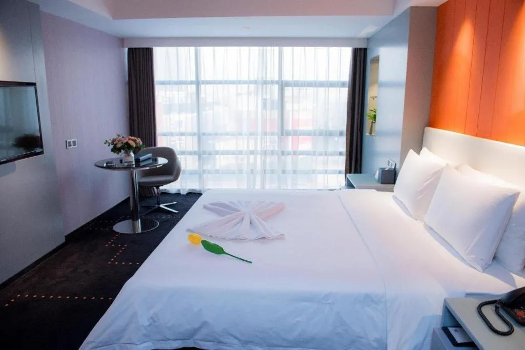 Bed in Aishang Hotel (Lecong Furniture Mall, Foshan)