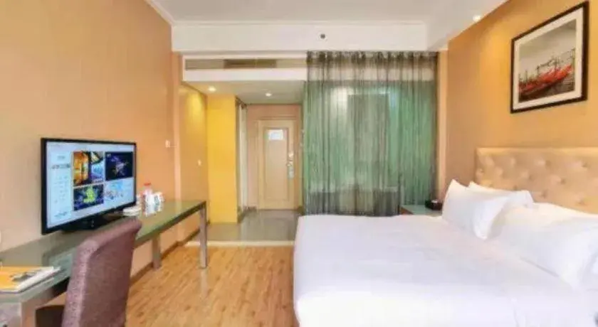 Bed in GreenTree Inn Hangzhou Linan Wanma Road Express Hotel Bed in GreenTree Inn Hangzhou Linan Wanma Road Express Hotel