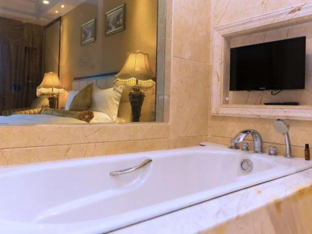 Bed in Taishan Bojue Hotel