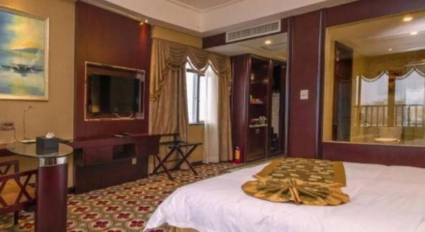 Bed in Taishan Bojue Hotel