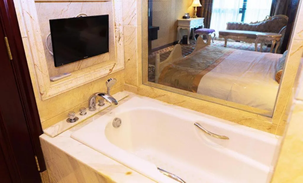 Bed in Taishan Bojue Hotel