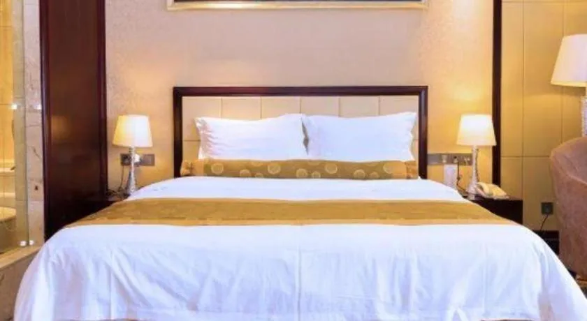 Bed in Taishan Bojue Hotel