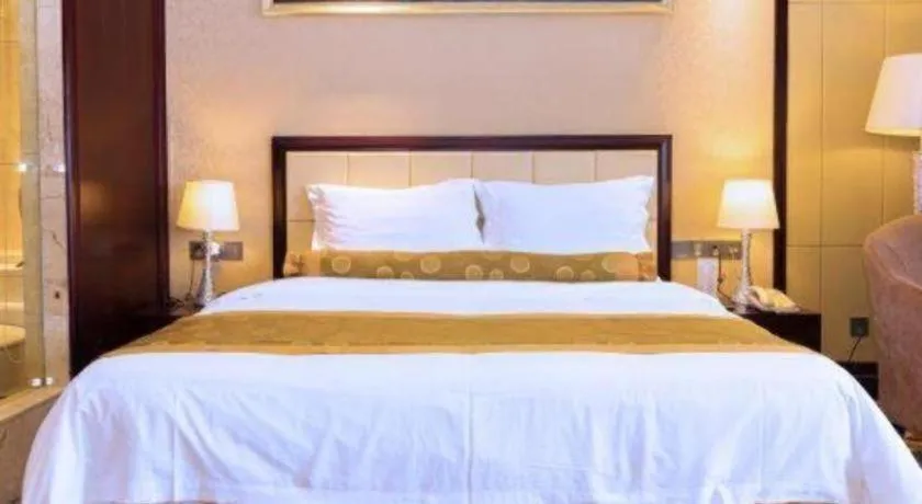 Bed in Taishan Bojue Hotel