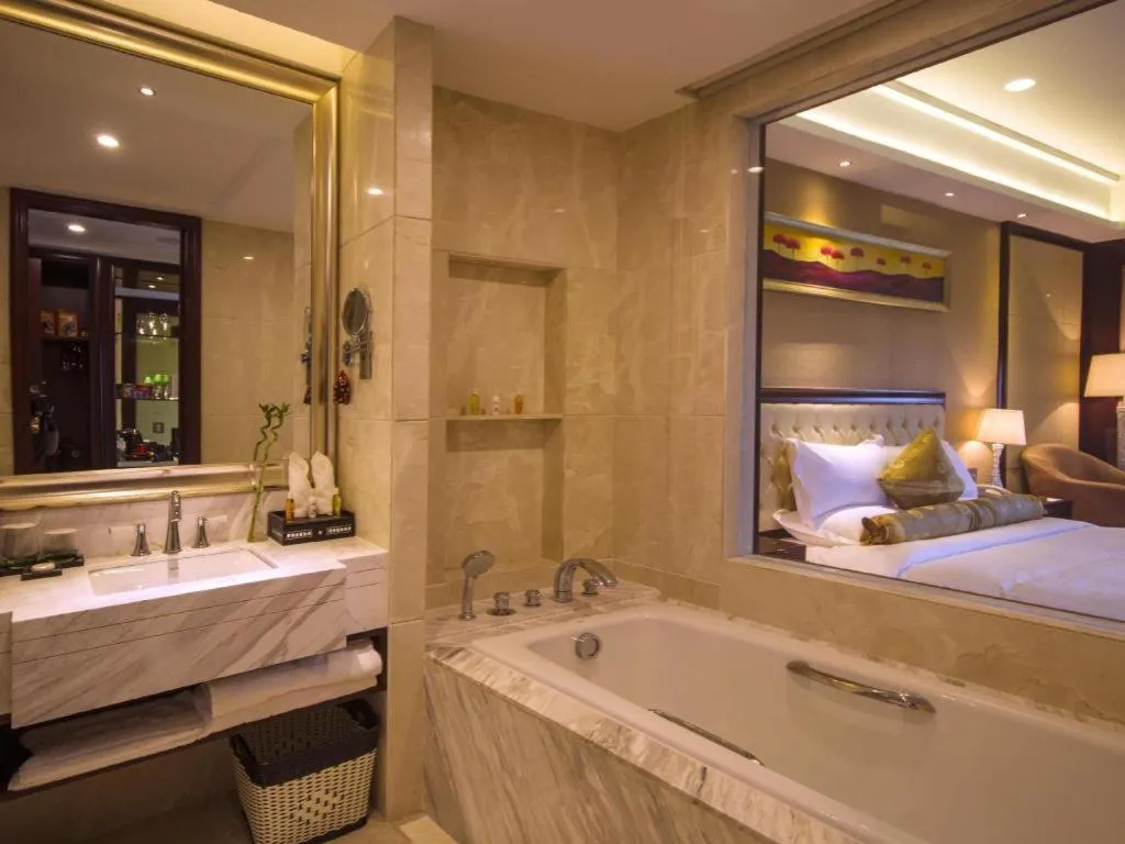 Bed in Taishan Bojue Hotel