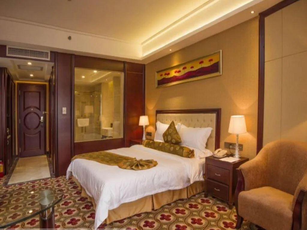 Bed in Taishan Bojue Hotel