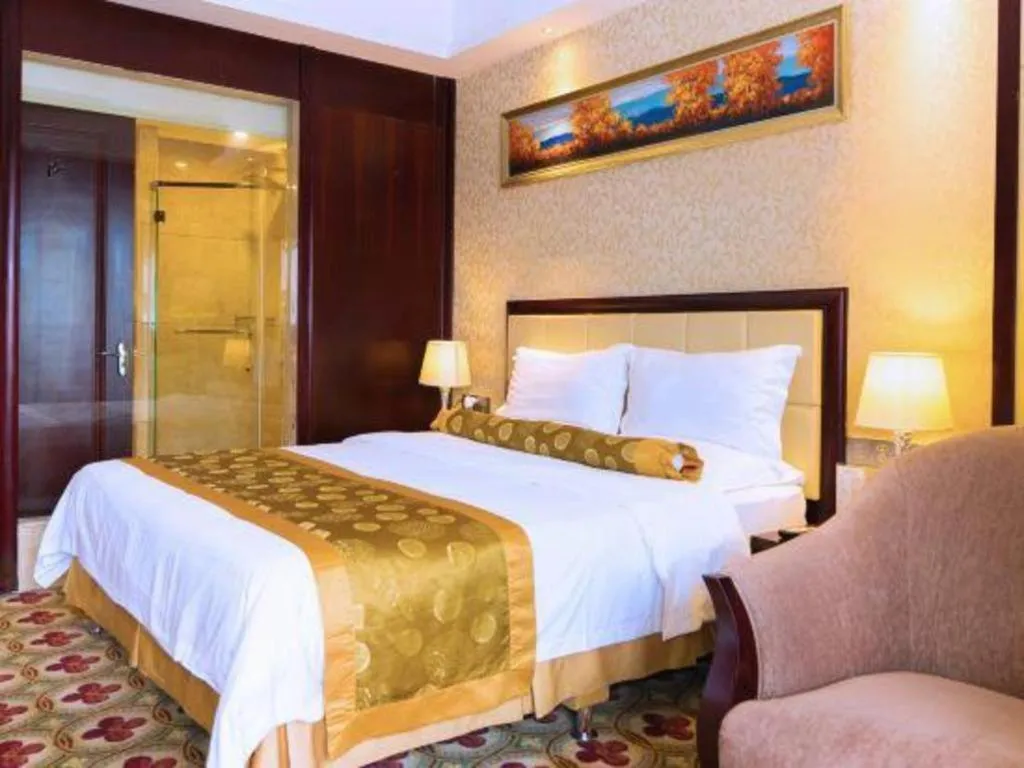 Bed in Taishan Bojue Hotel