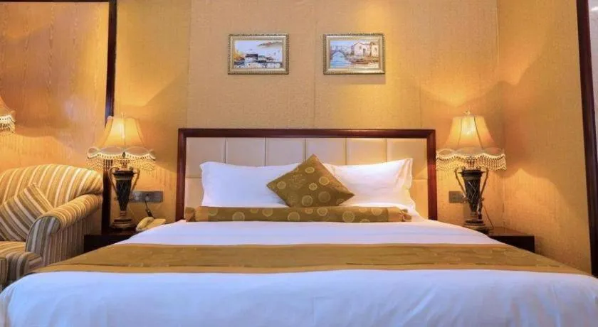 Bed in Taishan Bojue Hotel