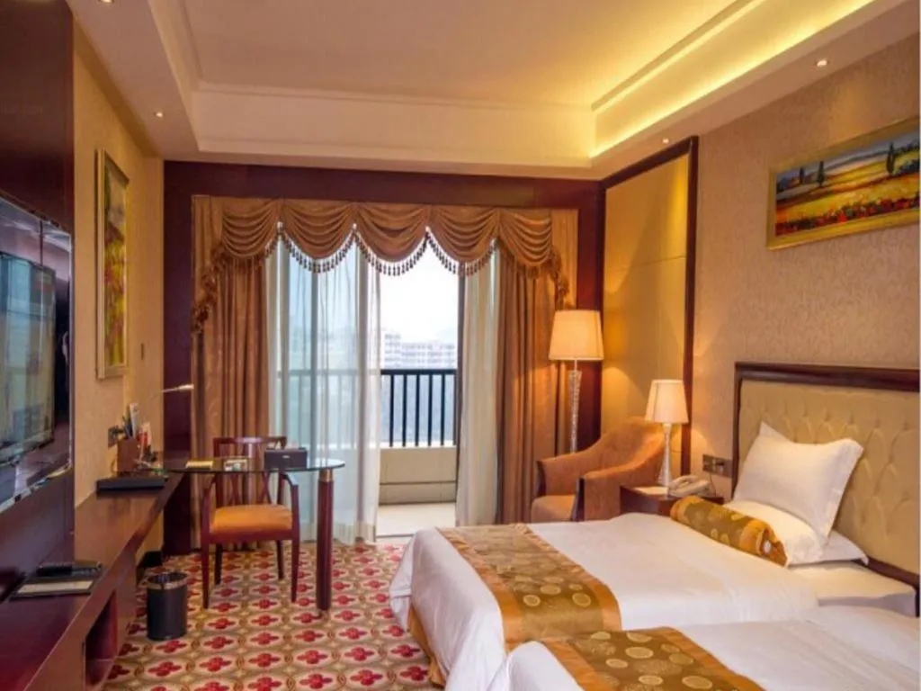 Bed in Taishan Bojue Hotel