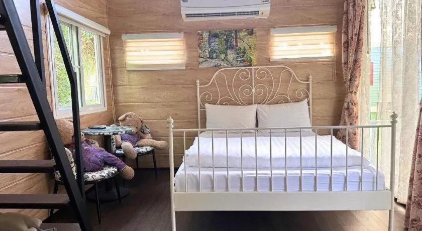 Bed in Greenview Resort
