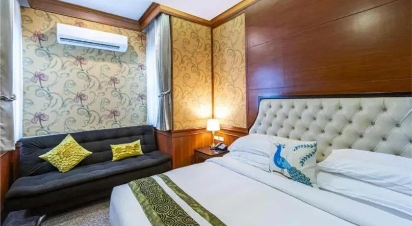 Bed in Nartsiri Hotel