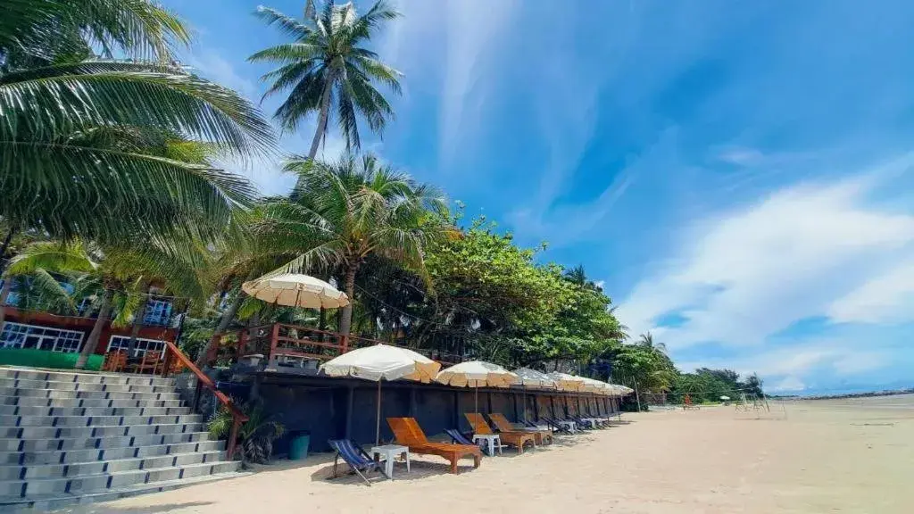 Baan Suan Aou Khai Baan Suan Aou Khai