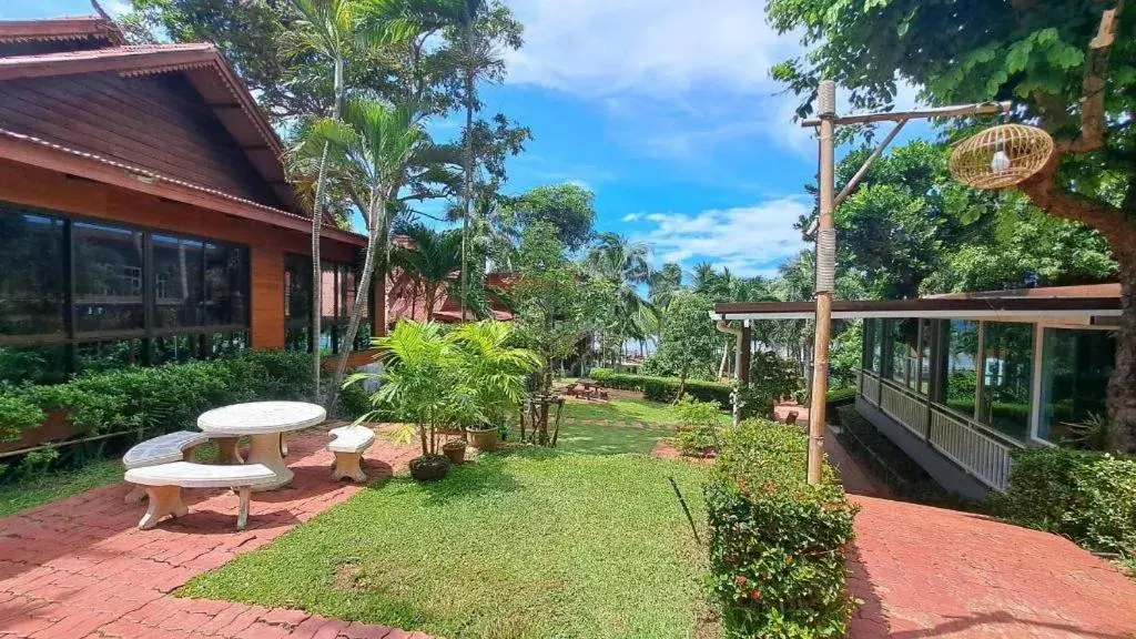 Baan Suan Aou Khai Baan Suan Aou Khai