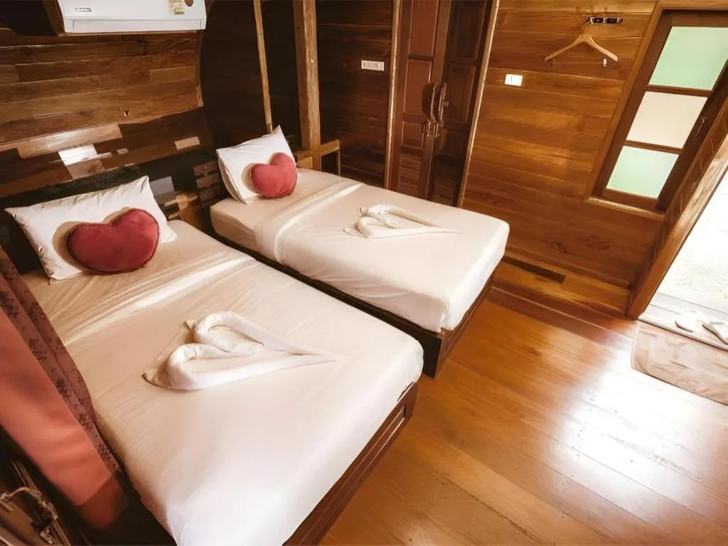 Bed in River View Resort At Chaewlan