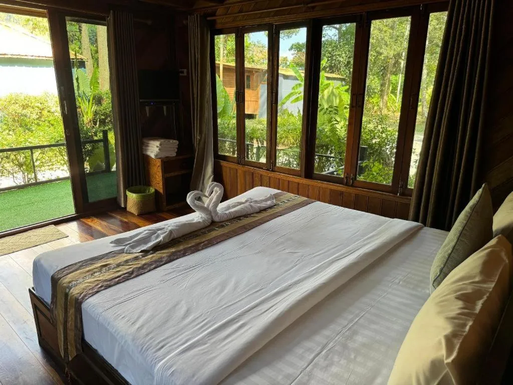 Bed in River View Resort At Chaewlan
