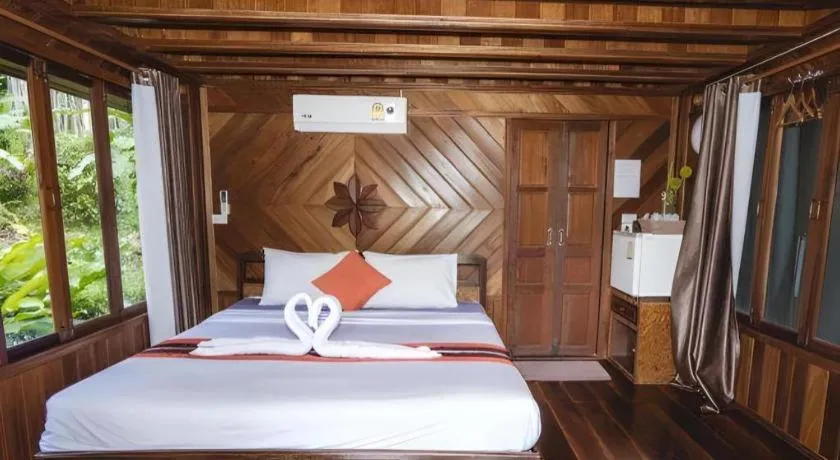 Bed in River View Resort At Chaewlan