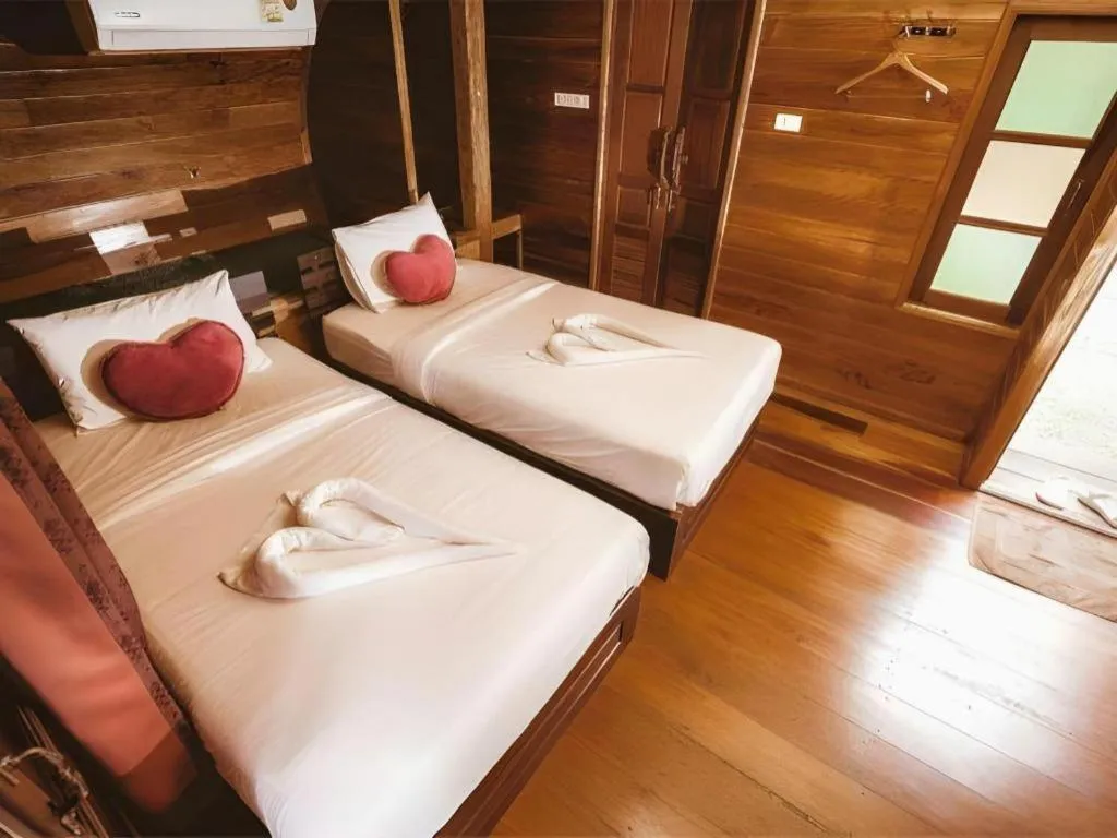 Bed in River View Resort At Chaewlan