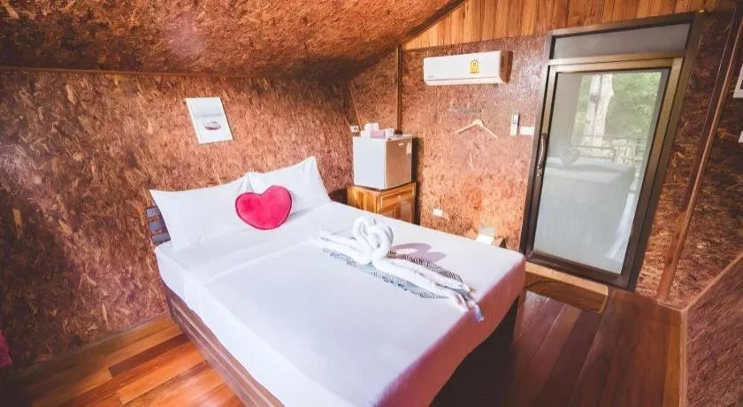 Bed in River View Resort At Chaewlan