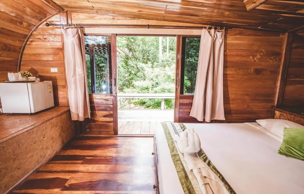 Bed in River View Resort At Chaewlan