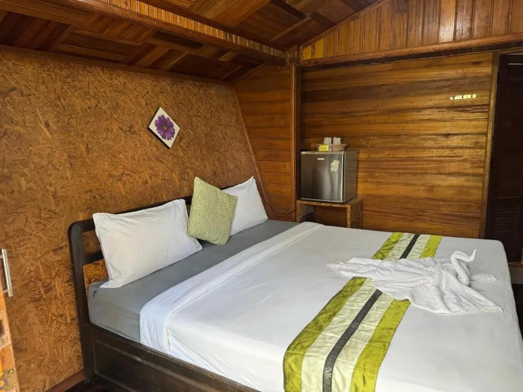 Bed in River View Resort At Chaewlan