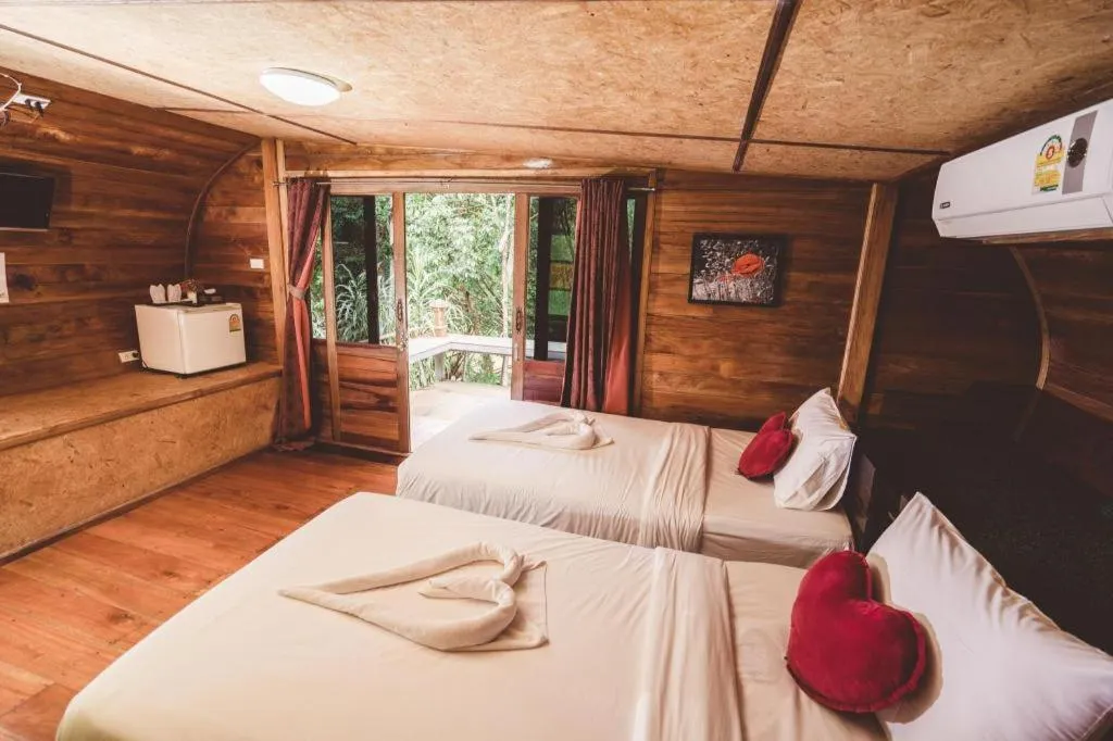 Bed in River View Resort At Chaewlan