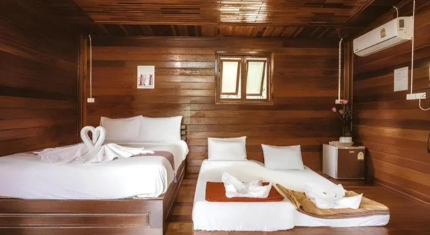 Bed in River View Resort At Chaewlan