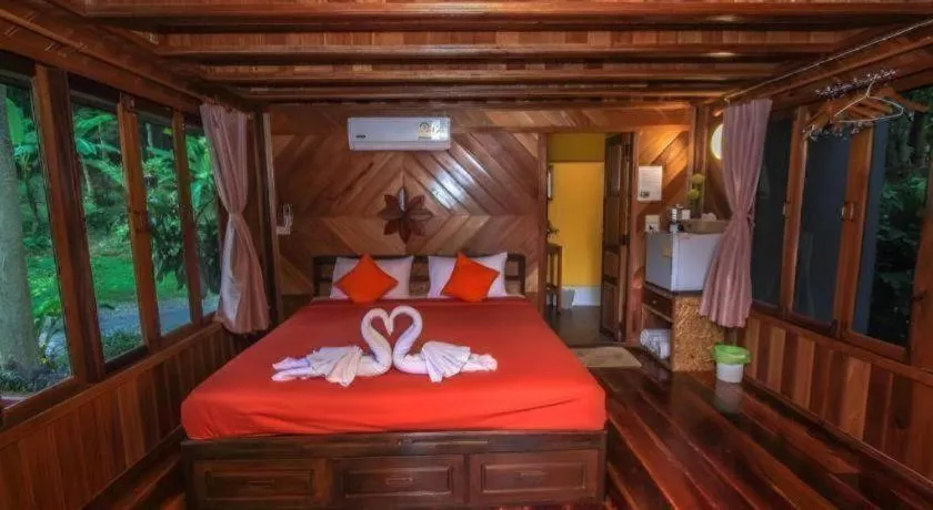 Bed in River View Resort At Chaewlan