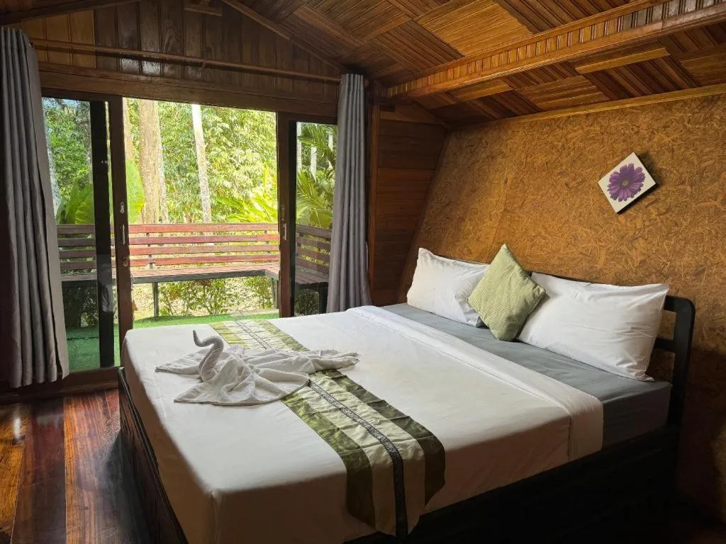 Bed in River View Resort At Chaewlan