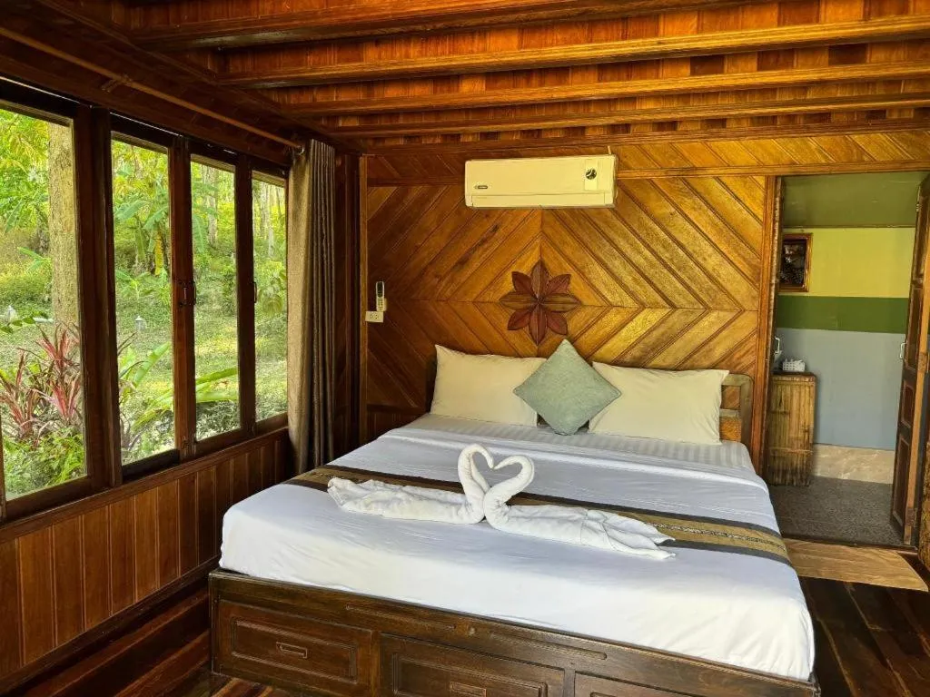 Bed in River View Resort At Chaewlan