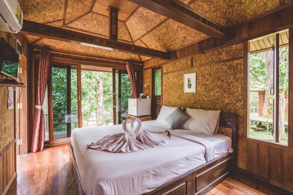 Bed in River View Resort At Chaewlan