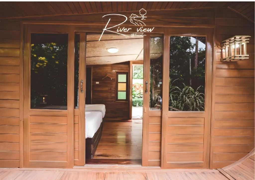 Bed in River View Resort At Chaewlan