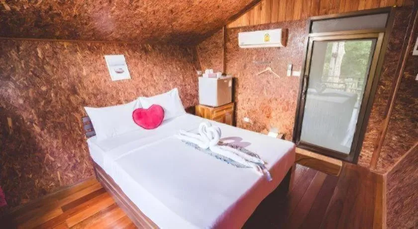 Bed in River View Resort At Chaewlan