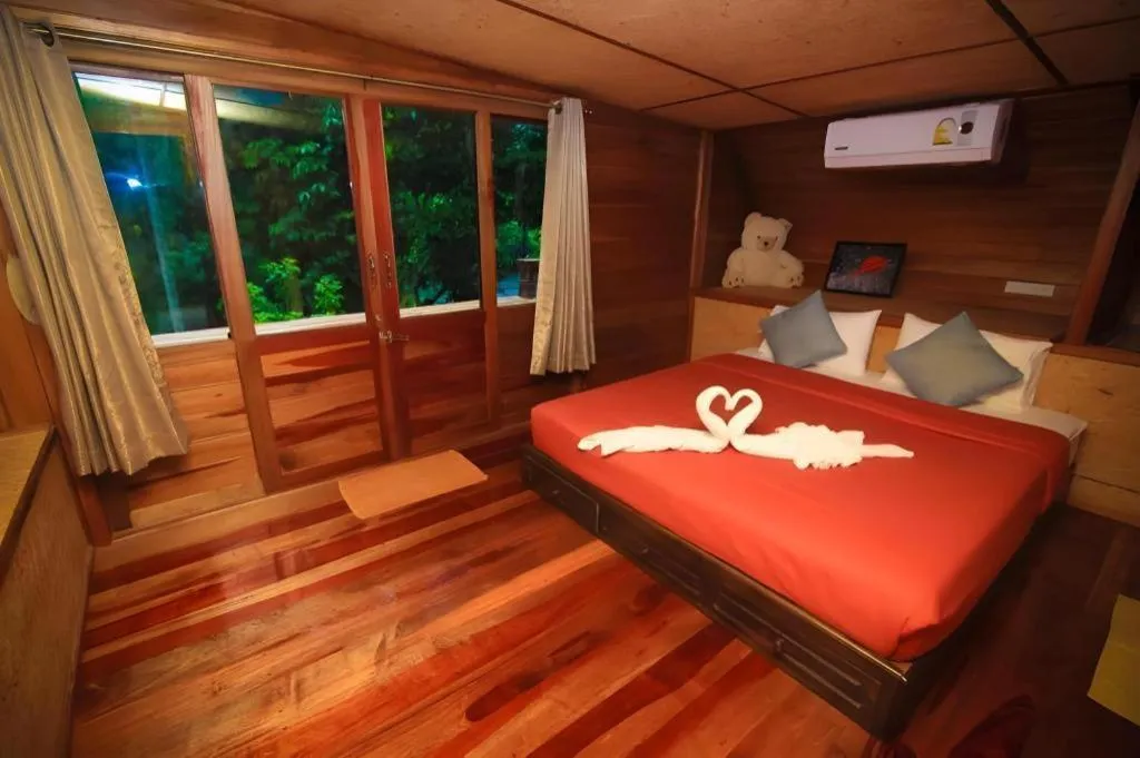 Bed in River View Resort At Chaewlan