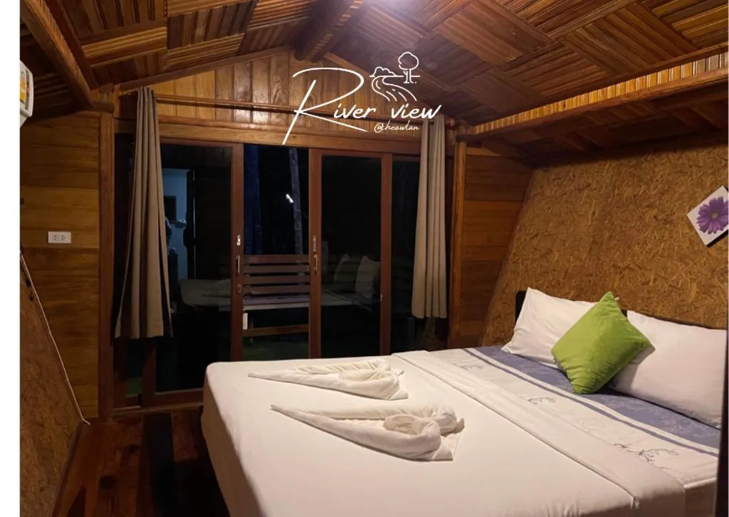 Bed in River View Resort At Chaewlan