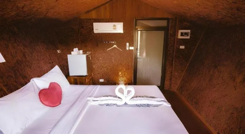 Bed in River View Resort At Chaewlan