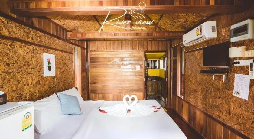 Bed in River View Resort At Chaewlan