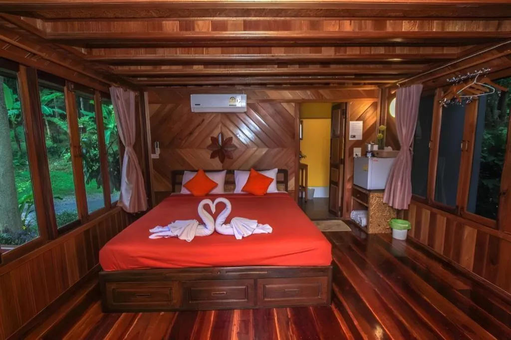 Bed in River View Resort At Chaewlan