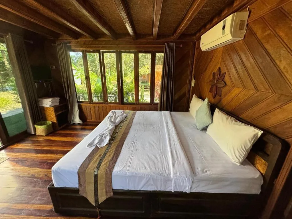 Bed in River View Resort At Chaewlan