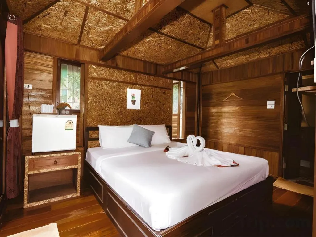 Bed in River View Resort At Chaewlan