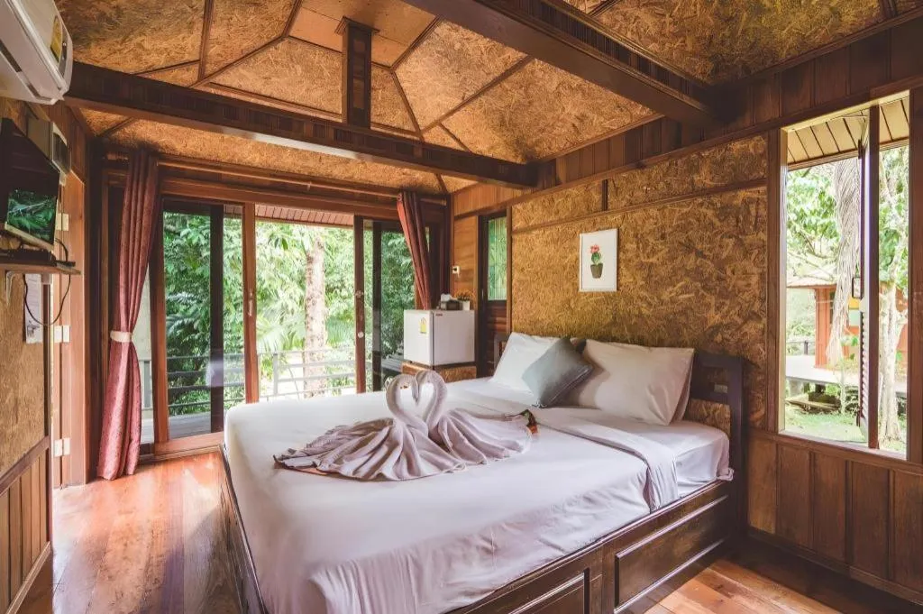 Bed in River View Resort At Chaewlan