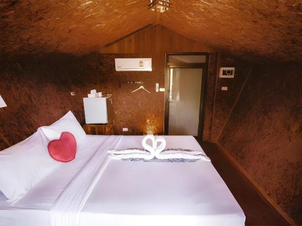 Bed in River View Resort At Chaewlan