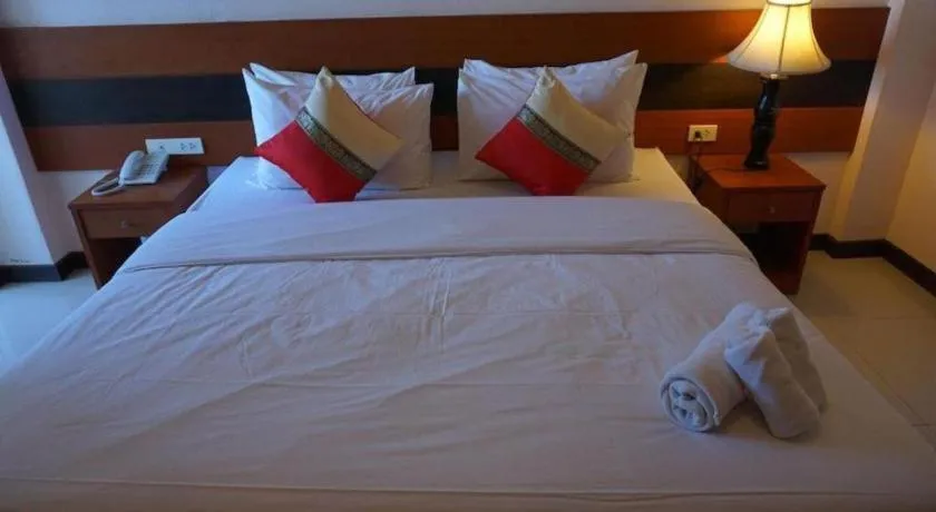 Bed in Sirimathani Hotel