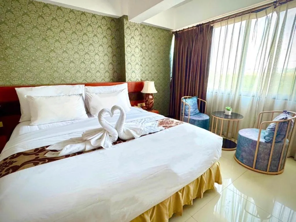 Bed in Sirimathani Hotel