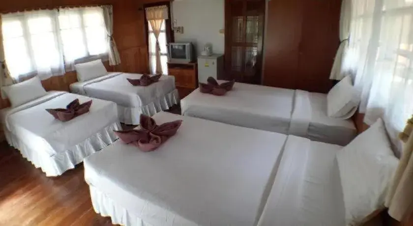 Bed in Ko Kut Ao Phrao Beach Resort Bed in Ko Kut Ao Phrao Beach Resort